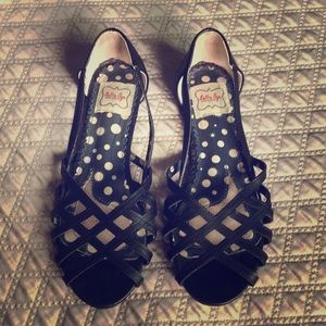 Bettie Page Criss-Cross Flat Sandel Size 9